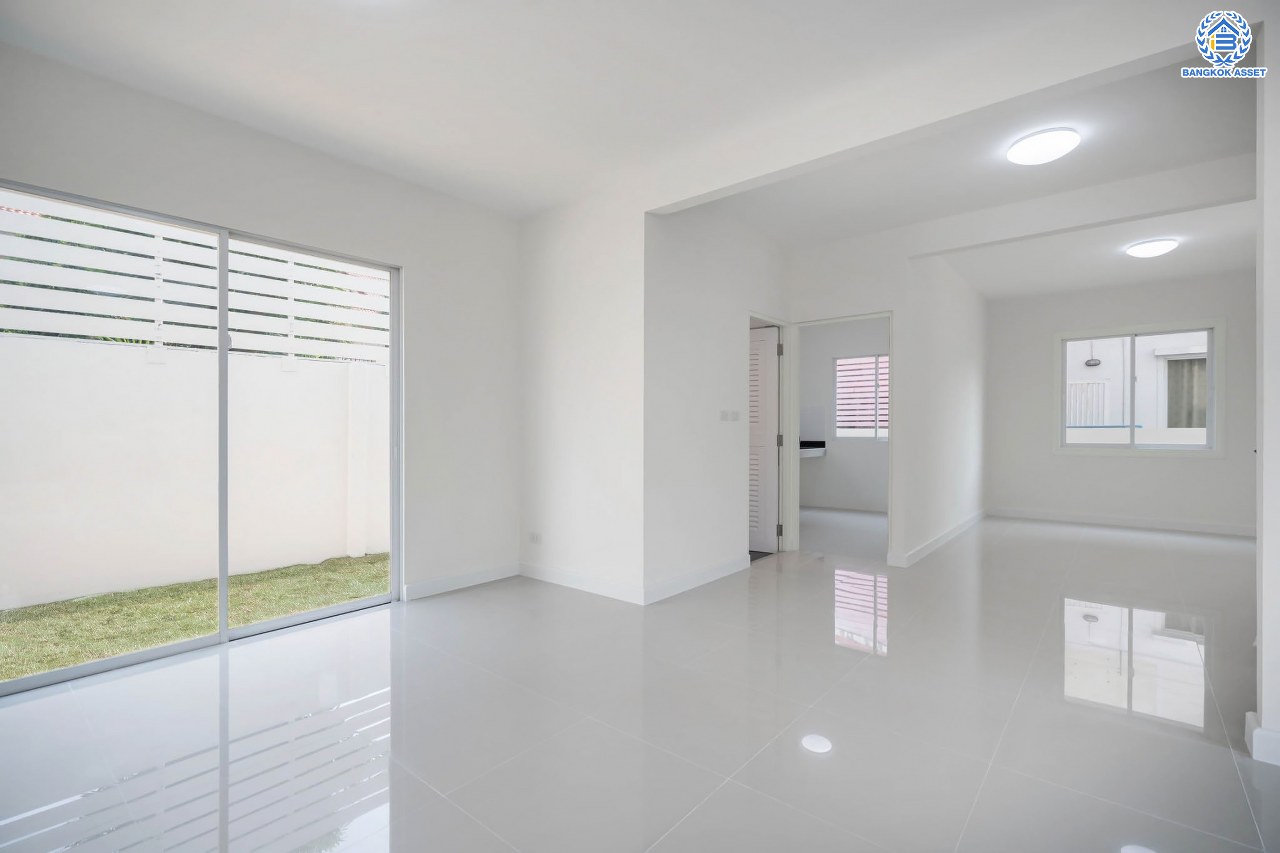 บ้านมือสองตกแต่งใหม่ โครงการ โฮมเพลส วงแหวน-รัตนาธิเบศร์ เนื้อที่ 51.10 ตร.ว. ฟังก์ชัน 3 ห้องนอน 2 ห้องน้ำ ที่จอดรถ 2 คัน ตั้งอยู่บนทำเลแห่งการเดินทาง เชื่อมต่อถนนรัตนาธิเบศร์ ใกล้ห้างเซ็นทรัล เวสต์เกต ใกล้รถไฟฟ้า "สถานีตลาดบางใหญ่"